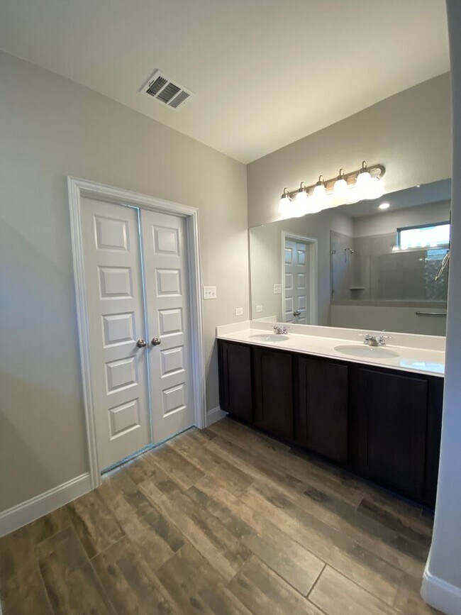 Building Photo - Live Minutes from Historic Gruene and Downtown New Braunfels! 4/3/2 Home in Gruenefield Subdivisi...