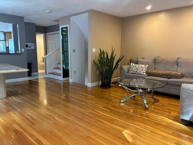 Building Photo - 701 Sherwood Forest Ln