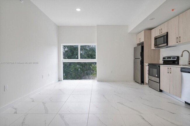 Primary Photo - 420 SW 7th Ave
