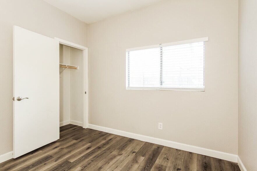 Building Photo - 2611 W Bloch Rd