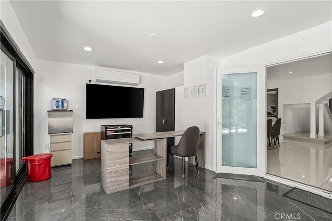 Building Photo - 4630 Cedros Ave