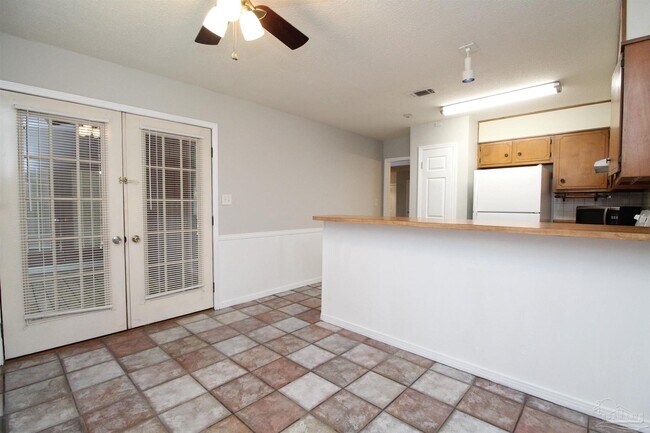 Building Photo - 5250 Powrie Dr