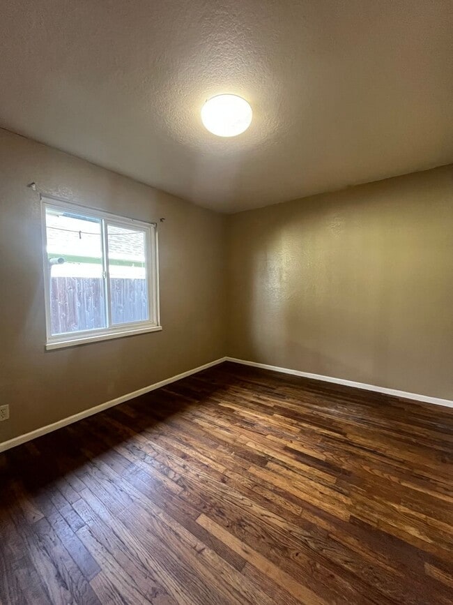 Building Photo - 1-Bedroom 1-Bathroom apartment in Whitaker