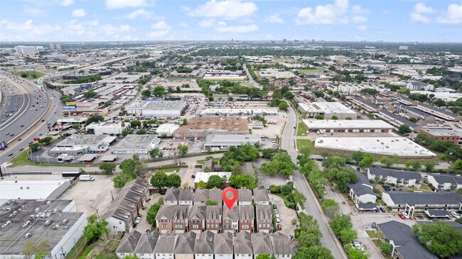 Building Photo - 3410 Skyline Village Dr