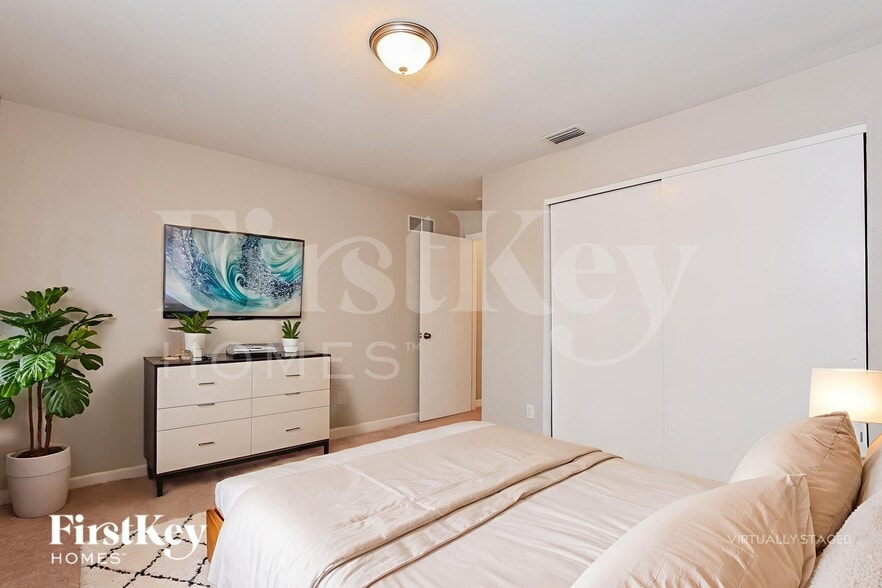 Building Photo - 833 Pine Forest Trail W