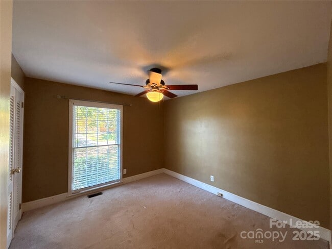 Building Photo - 2209 Stonewood Dr