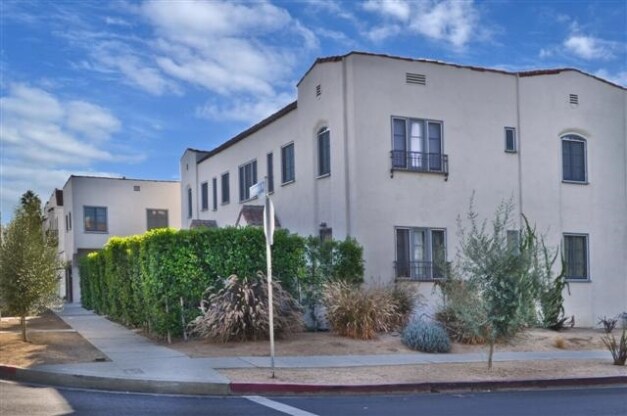 Building Photo - 7714-7722 Rosewood Ave