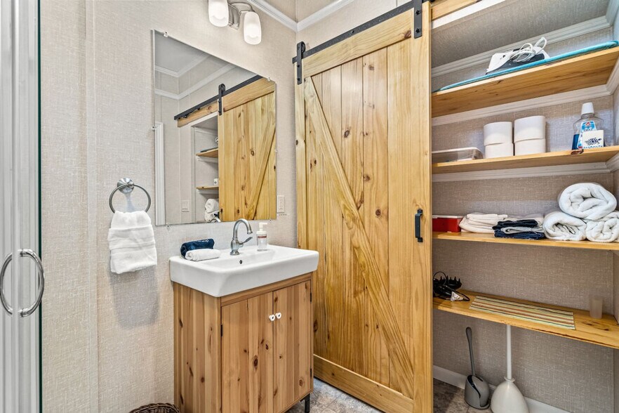 Building Photo - 46 Russell St