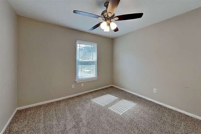 Building Photo - 3407 Fort Richmond Dr