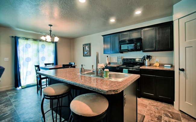 Building Photo - 3 bedroom 2.5 bath in Spanish Fork