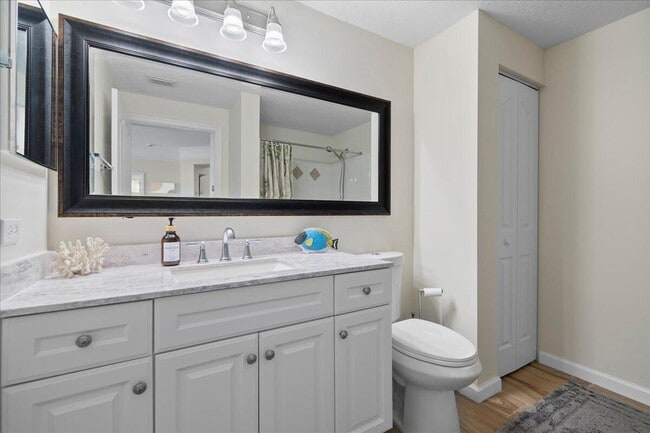 Building Photo - 5203 Myrtlewood Cir E