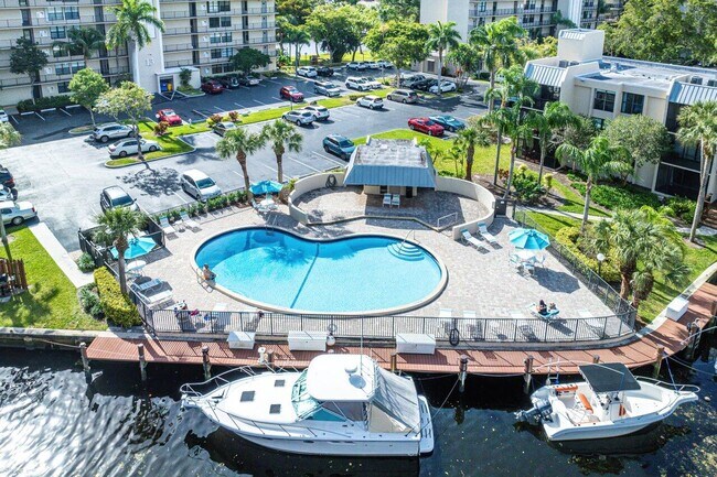 Building Photo - 9 Royal Palm Way