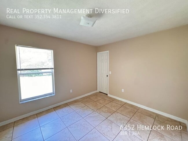 Building Photo - 6352 Hemlock Rd