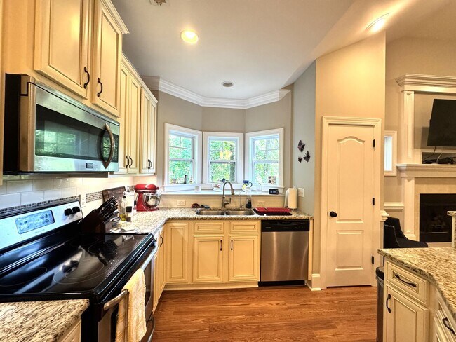 Building Photo - Stunning Home with an Upstairs Apartment or In-law Suite