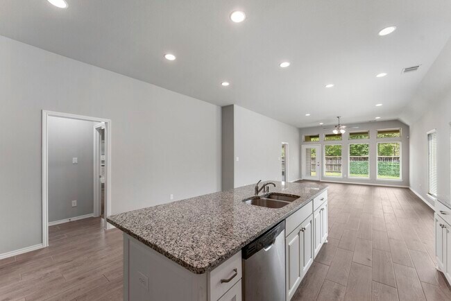 Building Photo - 156 Buckeye Dr