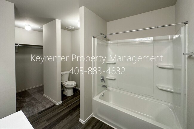 Building Photo - Gorgeous 4 Bed 2 Bath Home in Heart Of Yukon!