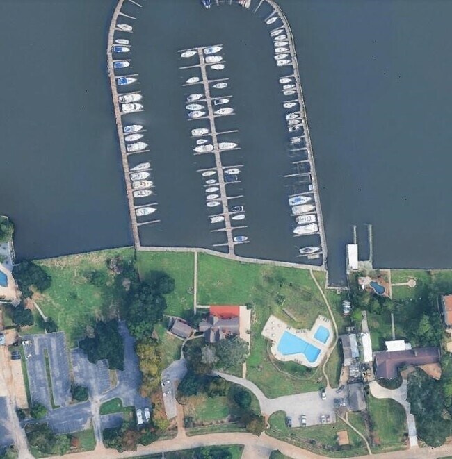 Building Photo - 18037 Bal Harbour Dr