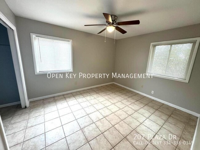 Building Photo - 207 Plaza Dr