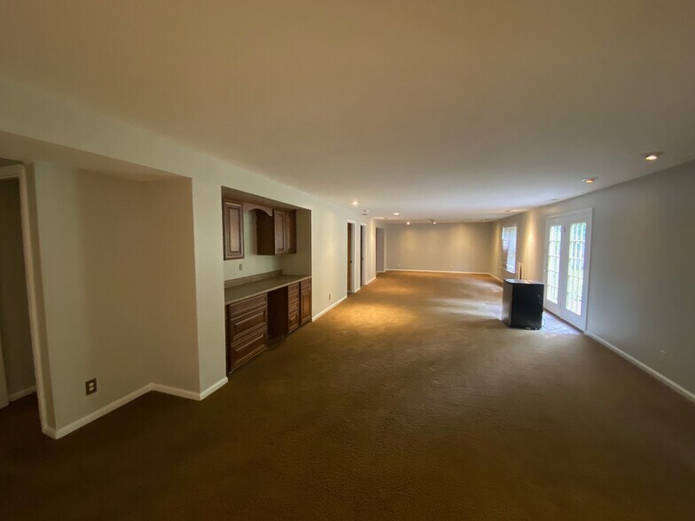 Building Photo - 312 Reba Jackson Dr