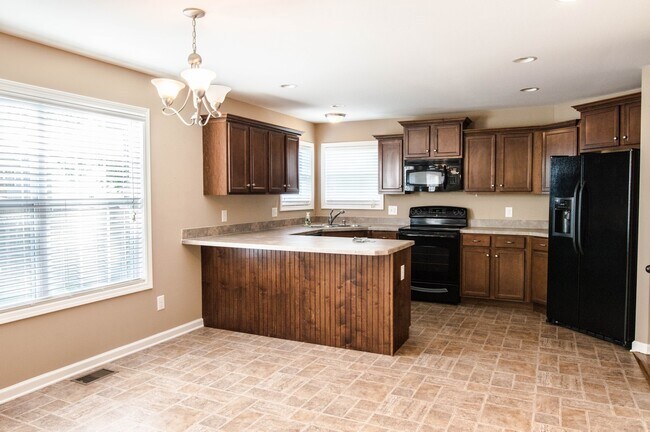 Building Photo - Pet Friendly Three Bedroom with Bonus!