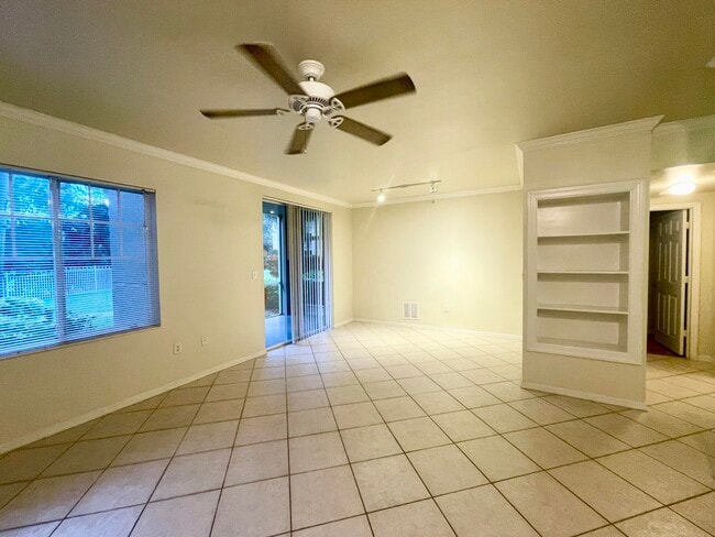 Building Photo - 6533 Emerald Dunes Dr