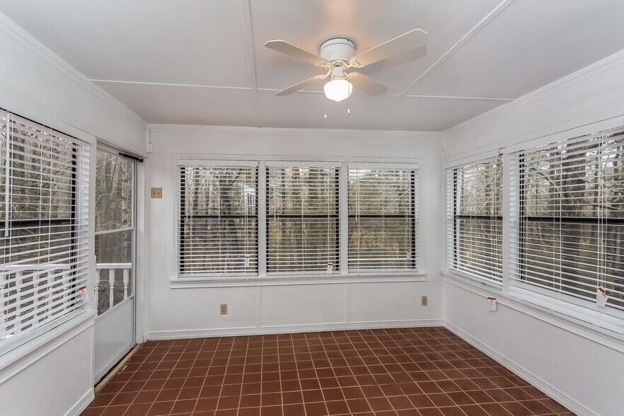 Building Photo - 295 Summertown Dr