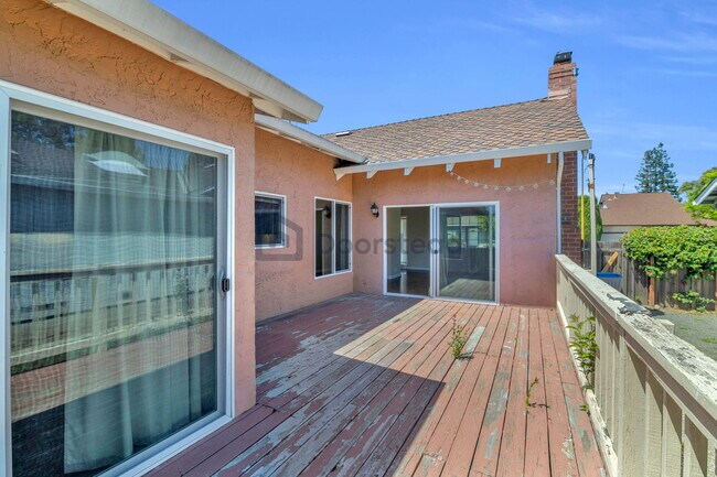 Building Photo - 1492 Via Cancion