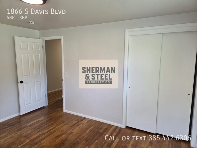 Building Photo - 1866 S Davis Blvd