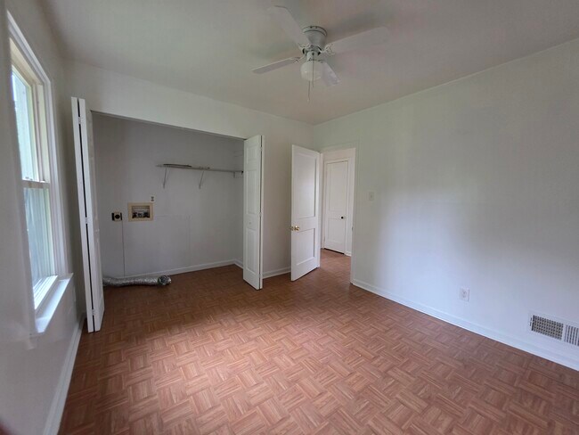 Building Photo - 651 Plater St