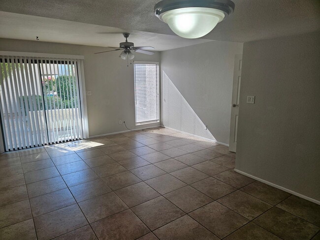 Building Photo - 885 N Granite Reef Rd