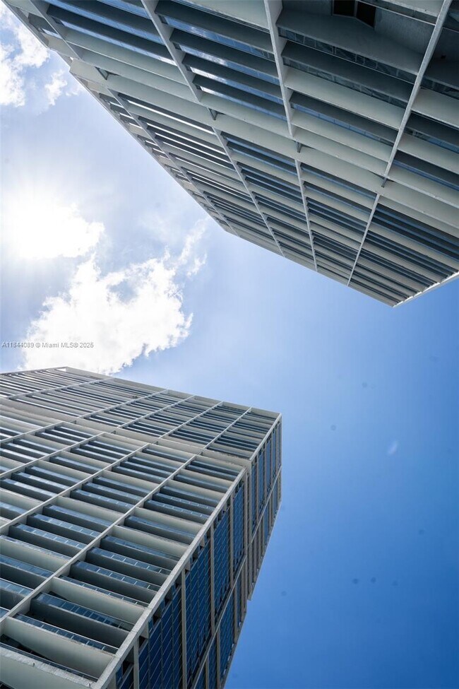 Building Photo - 475 Brickell Ave