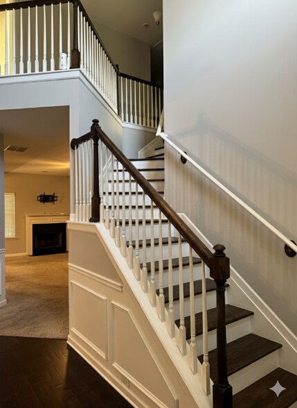 Building Photo - 1154 Paramount Dr