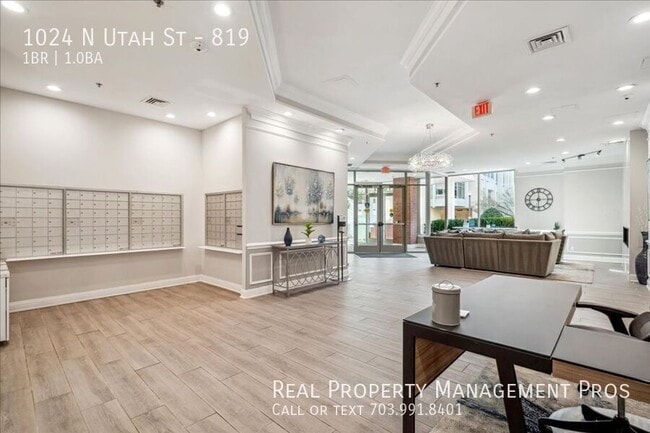 Building Photo - 1024 N Utah St