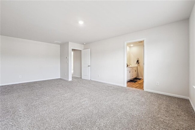 Building Photo - 446 Ravine Dr
