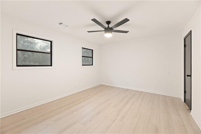 Building Photo - 1487 Springwood Dr SE
