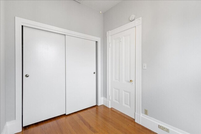 Building Photo - 1615 Grand St