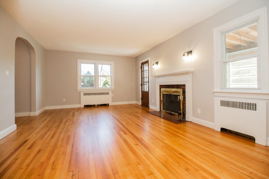 Building Photo - 1165 W Boylston St