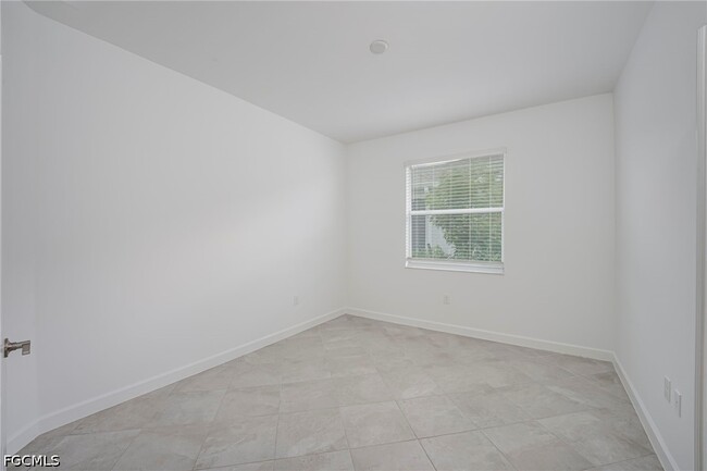 Building Photo - 20601 Hazelnut Ct