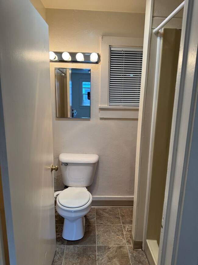Building Photo - Cute 1 bedroom 1 bathroom house in Eugene!