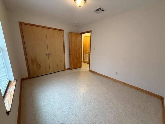 Building Photo - 2528 Crockett St