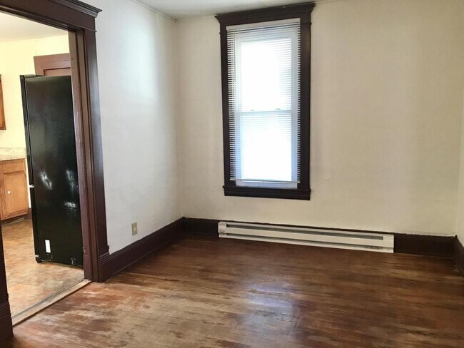 Building Photo - 103 Locust St