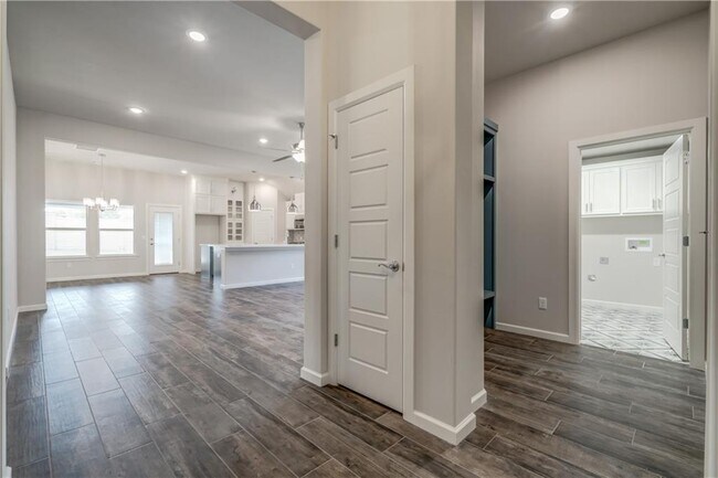 Building Photo - 6601 NW 150th Terrace