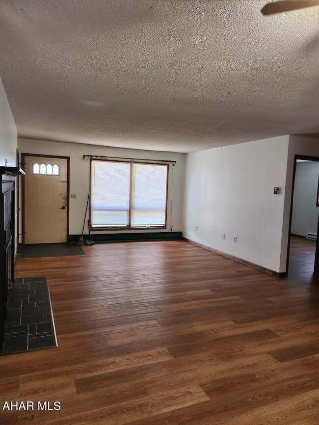 Building Photo - 534 N 5th St