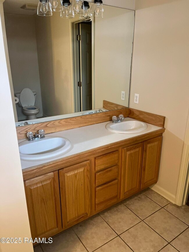Building Photo - 405 Langley Dr