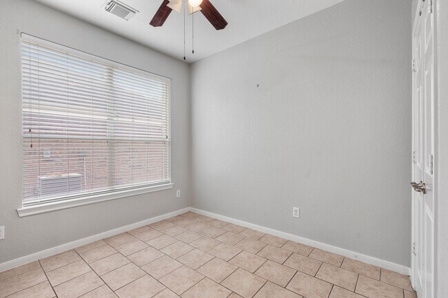 Building Photo - 42 Ebony Oaks Pl