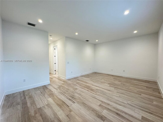 Building Photo - 2933 SW 27th Terrace