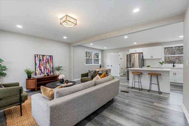 Building Photo - 2589 Bethwood Dr