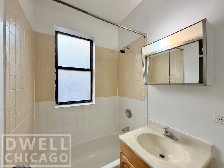 Building Photo - 1500 N Kedzie Ave