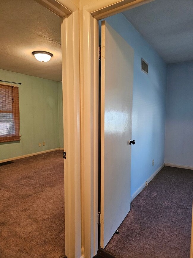 Building Photo - Cozy Fostoria Home