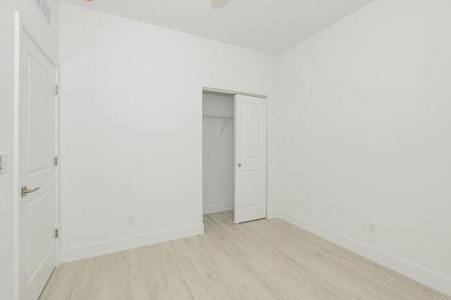 Building Photo - 10307 Dreamweaver Rd